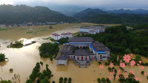 强降雨袭击南方大部 江西鄱阳河堤溃口转移1.3万人