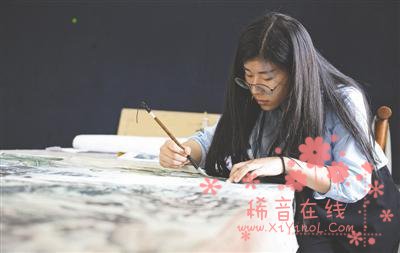 贫困女大学生兼职十余份 为资助3名学生读完初中